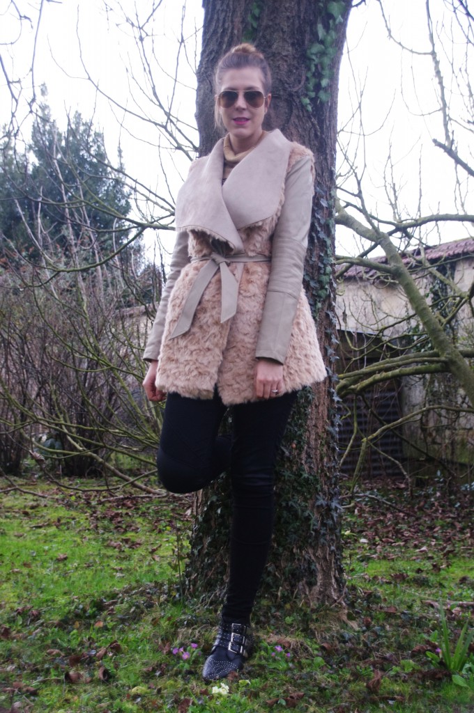 manteau bimatière, fourrure beige, fausse fourrure, col roulé camel, derhy, tommy hilfiger, slim en cuir, slim simili cuir, boots suzanna, boots office, look du jour, ootd, style d'un jour