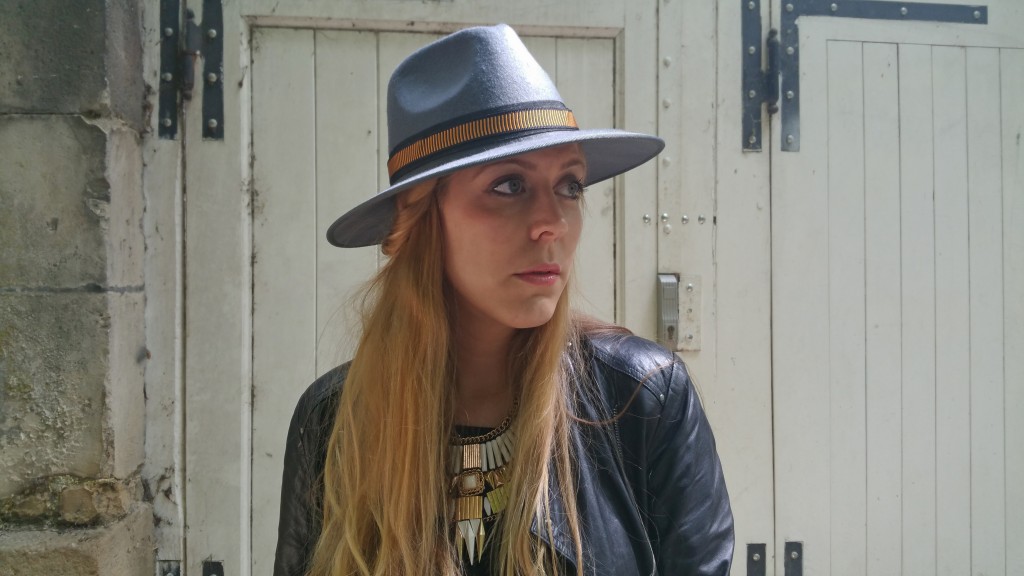 Concours, concours blog, cadeau blog, look bohème, look du jour, ootd, ootn, outfit of the day, look du jour, chapeau, fedora, diy, customisation, custo, boohoo, la halle aux chaussures, la halle, perfecto cuir pas cher, h&m, acquadila, go girl, montre or rose, rose gold,