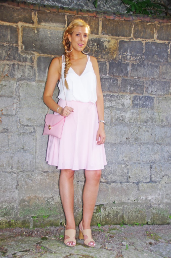 Newlook, zazfull, claire's, ebay, gémo, look, ootd, tenue du jour, ootn, look rose, sandales nude, jupe patineuse, dos nageur, tresse