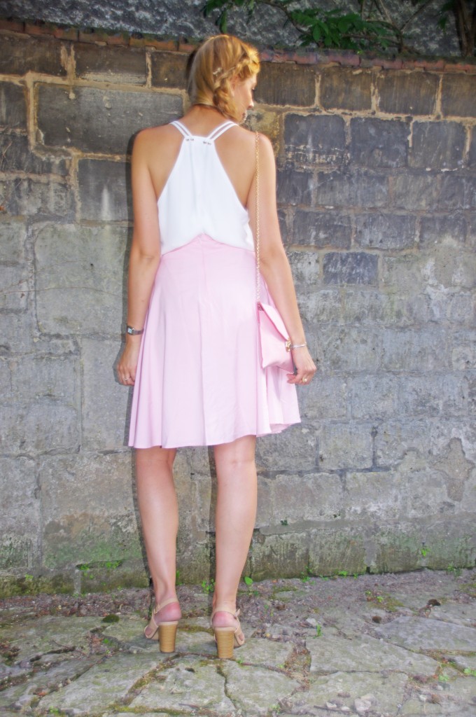 Newlook, zazfull, claire's, ebay, gémo, look, ootd, tenue du jour, ootn, look rose, sandales nude, jupe patineuse, dos nageur, tresse