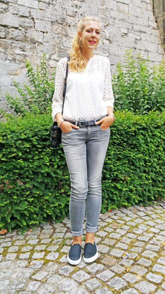 broderie anglaise, chemisier, jean gris, ralph lauren, balsamik, slipon, victoria shoes, look casual, look comfy, look détente, tenue du dimanche, ootd, look du jour, tenue du jour