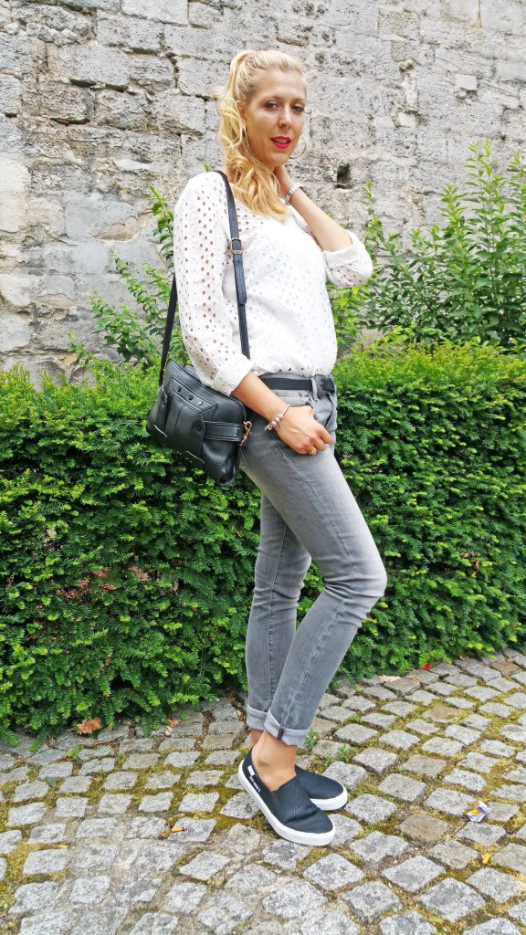 broderie anglaise, chemisier, jean gris, ralph lauren, balsamik, slipon, victoria shoes, look casual, look comfy, look détente, tenue du dimanche, ootd, look du jour, tenue du jour