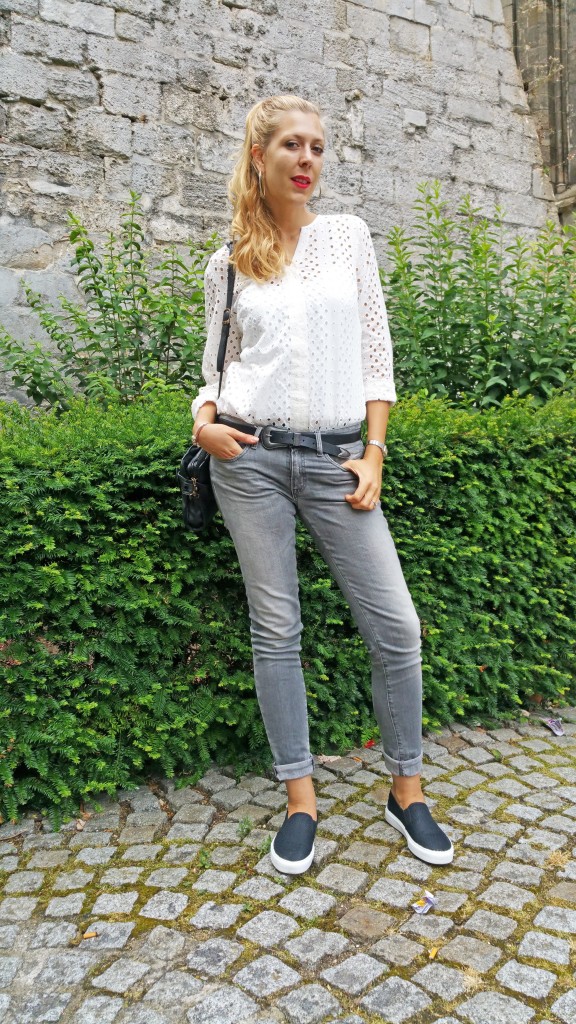 broderie anglaise, chemisier, jean gris, ralph lauren, balsamik, slipon, victoria shoes, look casual, look comfy, look détente, tenue du dimanche, ootd, look du jour, tenue du jour