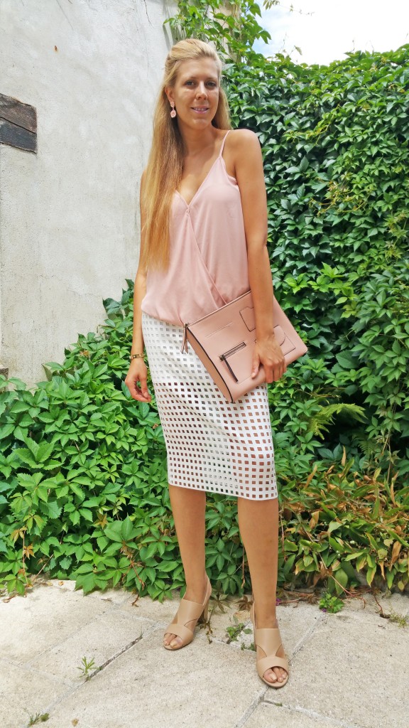 newlook, derhy, gémo, parfois, nude, jupe néoprène, jupe découpée, cache-coeur, pochette, clutch, sandales, rose poudré, look, ootd, ootn, tenue du jour 