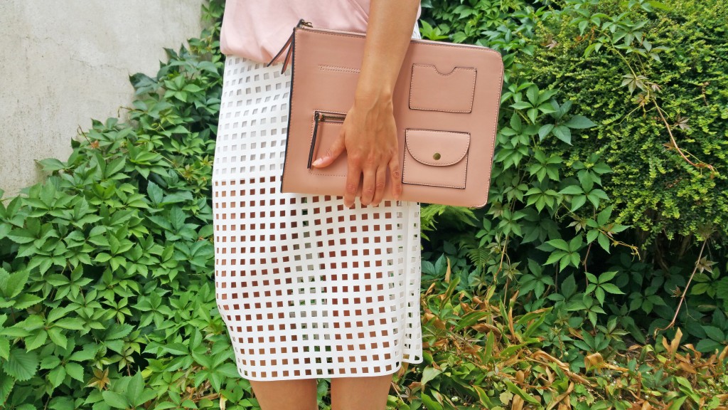 newlook, derhy, gémo, parfois, nude, jupe néoprène, jupe découpée, cache-coeur, pochette, clutch, sandales, rose poudré, look, ootd, ootn, tenue du jour 