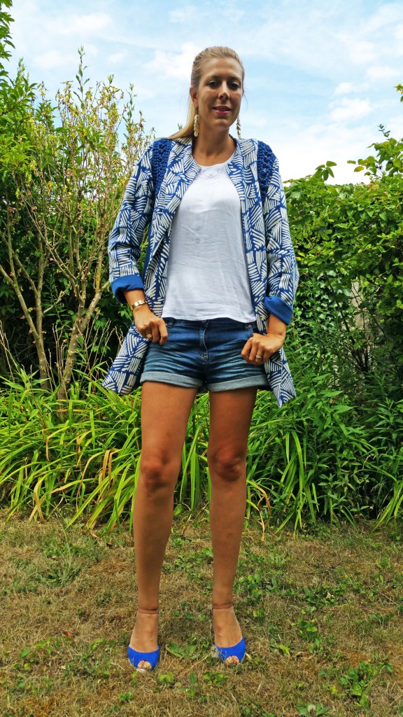 Derhy, newlook, levi's, levi, camaieu, sandales compensées, short jean, chemisier épaules dénudées, cut out shoulders, acquadila, bracelet cuir, veste ethnique, manteau mi saison, veste mi saison, look, ootd, tenue du jour, blogueuse mode