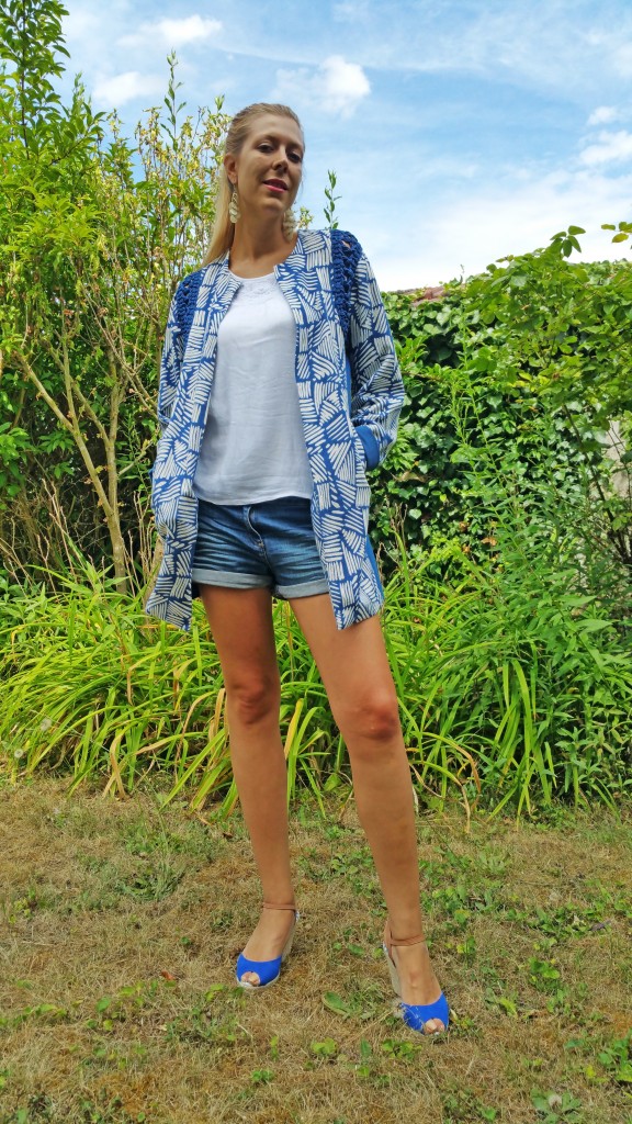 Derhy, newlook, levi's, levi, camaieu, sandales compensées, short jean, chemisier épaules dénudées, cut out shoulders, acquadila, bracelet cuir, veste ethnique, manteau mi saison, veste mi saison, look, ootd, tenue du jour, blogueuse mode