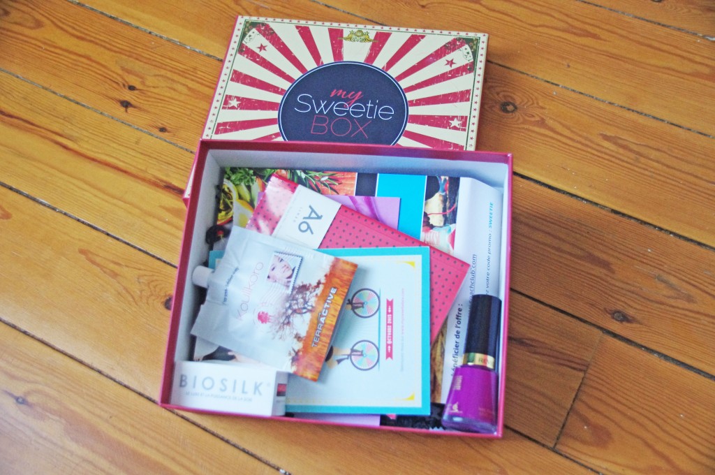 sweetie box, box beauté, box cadeau, box lifestyle, avis, revue, test, review, blogueuse beauté, youtubeuse, blogueuse mode, coach club, mapa, paper-ho,biosilk, miss cop, egyptian magic, revlon, koulikoro, terractive