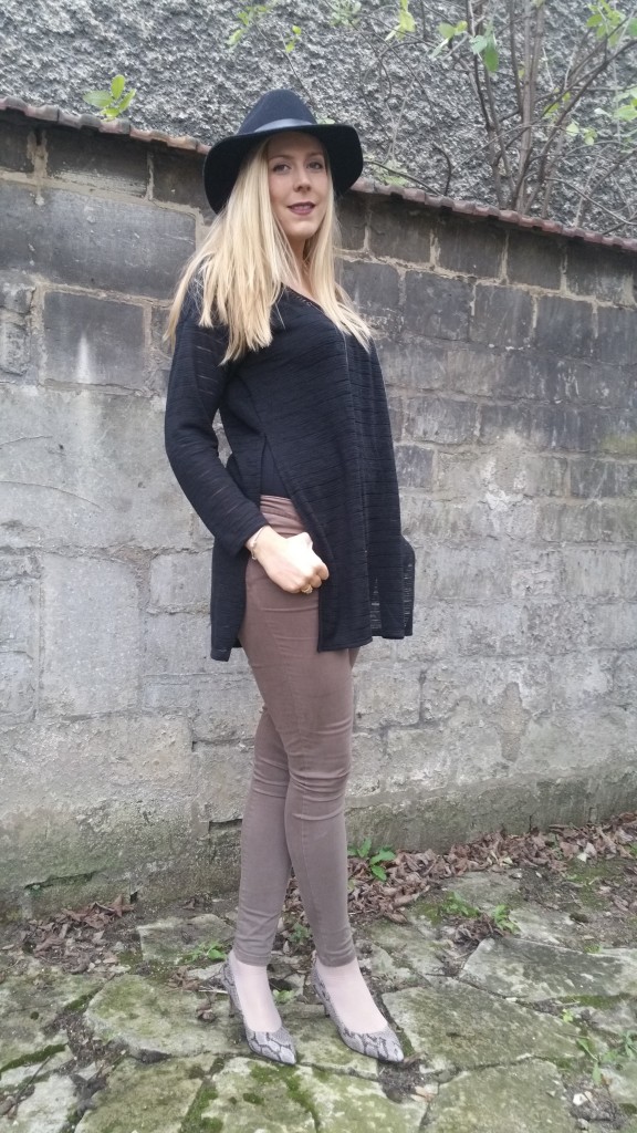 look, ootd, ootn, look du jour, tenue du jour, jean slim kaki, manteau camel, manteau nude, top lacé, pull liens, escarpins pyhton, chaussures python, sac multifonction, sac bimatière, sac adaptable, yoins, coton du monde, balsamik, bershka, asos, fedora, chapeau femme, panama,blog mode, blogueuse mode, missglamazone