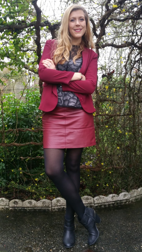 tenue de soirée, look réveillon, look noel, look bordeaux, look rouge, ootd, ootn, tenue du jour, blazer bordeaux, veste smocking femme, jupe en cuir, jupe bordeaux, top dentelle, top peplum, créoles, bottines noires et dorées, h&m, promod, justfab, blog mode, blogueuse mode