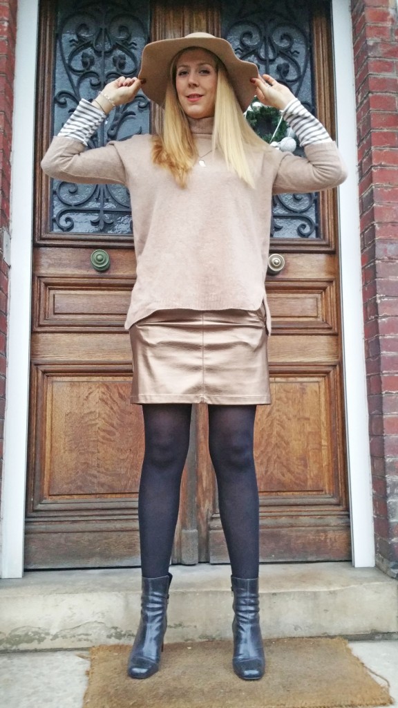 asos, balsamik, soeur, flamenzo, jupe en cuir, pull doudou, pull confort, marinière dorée, jupe en cuir bronze, jupe en cuir mordoré, bottines originales, look femme, tenue du jour, look du jour, ootd, ootn, look sortie entre filles, look soirée fille, blog mode, blogueuse mode, missglamazone