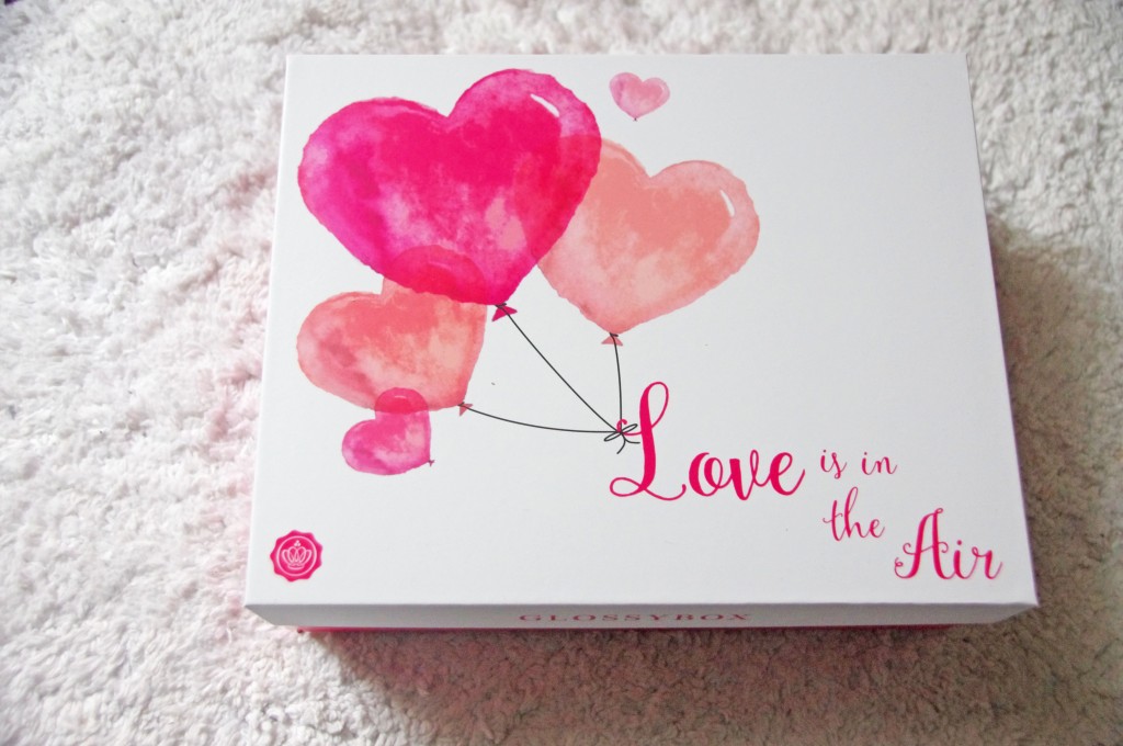 Love is in the air, Saint Valentin 2016, idée cadeau saint valentin, cadeau de saint valentin pas cher, glossybox fevrier 2016, Beauty blender Nicka K, Catharis Vitamin Mineral Conditioner 417, Fard à paupières Mauve Glossybox, Lipglide crayon jumbo à lèvres MeMeMe, Moisturizing Skin Cream YU-BE, They're Real ! Tinted Primer Benefit, crème miracle, crème à tout faire, base cil, base mascara, benefit nouveauté, test, avis, revue, review, test cosmétiques, test produits de beauté, blog beauté, blogueuse beauté 