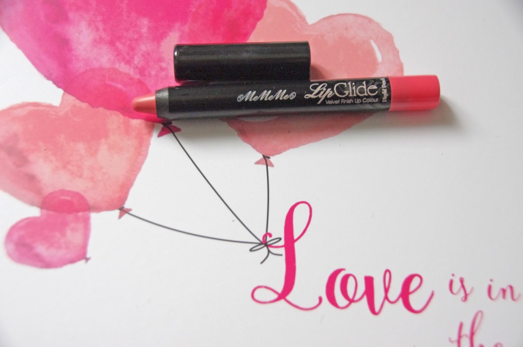 Love is in the air, Saint Valentin 2016, idée cadeau saint valentin, cadeau de saint valentin pas cher, glossybox fevrier 2016, Beauty blender Nicka K, Catharis Vitamin Mineral Conditioner 417, Fard à paupières Mauve Glossybox, Lipglide crayon jumbo à lèvres MeMeMe, Moisturizing Skin Cream YU-BE, They're Real ! Tinted Primer Benefit, crème miracle, crème à tout faire, base cil, base mascara, benefit nouveauté, test, avis, revue, review, test cosmétiques, test produits de beauté, blog beauté, blogueuse beauté 