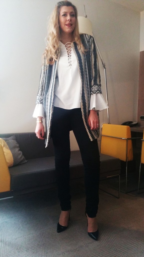 look cérémonie, ootd, ootn, tenue baptème, tenue mariage, look chic, tenue élégante, fashion, yoins, derhy, freeman porter, zara, veste ethnique, manteau mi saison, escarpins décolletés, blouse décolleté, blouse lacée, lacets, blouse seventies, blouse boho, escarpins haut talons, blog mode, blogueuse mode