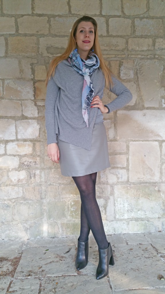 european culture, babou, bonprix, new look, newlook, ootd, ootn, look, tenue du jour, tenue casual chic, pull original, pull laine graphique, jupe simili cuir, jupe cuir gris, jupe cuir gris clair, foulard pas cher, foulard pastel, blog mode, blogueuse mode.