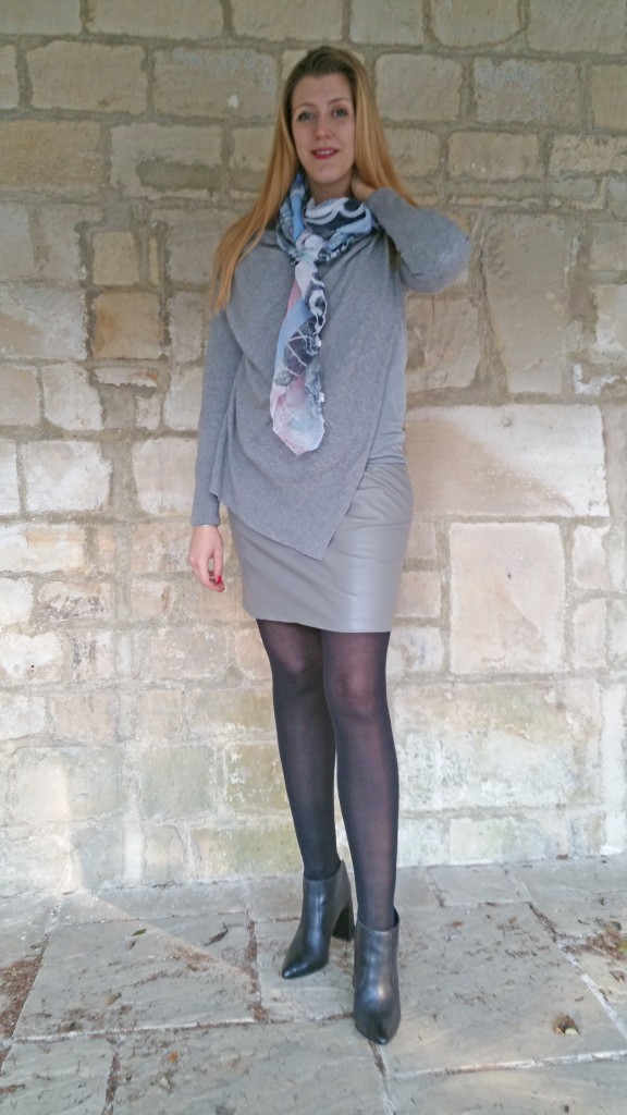 european culture, babou, bonprix, new look, newlook, ootd, ootn, look, tenue du jour, tenue casual chic, pull original, pull laine graphique, jupe simili cuir, jupe cuir gris, jupe cuir gris clair, foulard pas cher, foulard pastel, blog mode, blogueuse mode.