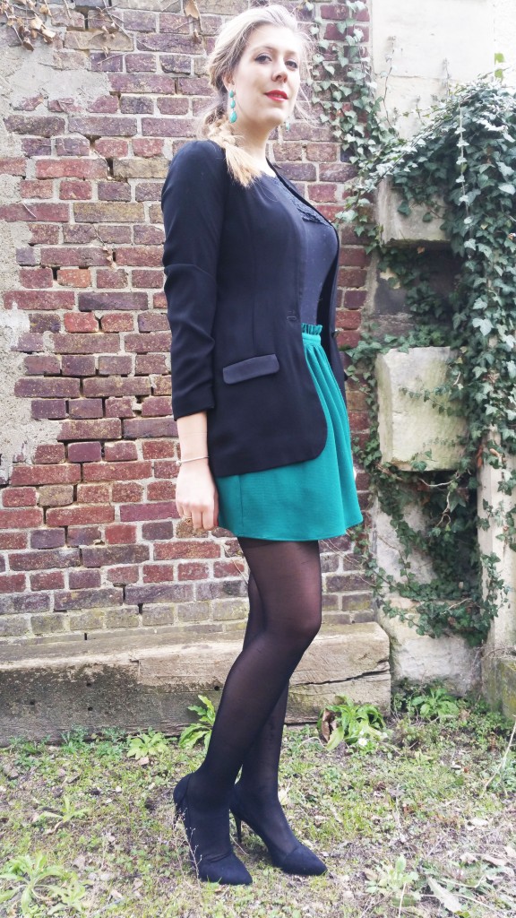 look chic, look tendance, ootd, ootn, outfit of the day, look du jour, blazer femme, veste smocking femme, nafnaf, jupe verte, jupe fluide, jupe émeraude, boucles d'oreilles émeraude, body dentelle, babou, escarpin bimatières, escarpins pas cher, tresse épi, haul, revue, lookbook, blog mode, blogueuse mode