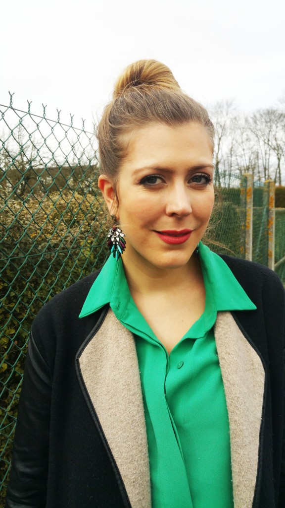 look tendance, ootd, ootn, tenue du jour, look femme, robe chemise, vert emeraude, gilet bimatière, escarpins bimatière, babou, derhy, zara, boucles d'oreilles bijoux, tendance, revue, review, haul, blog mode, blogueuse mode,