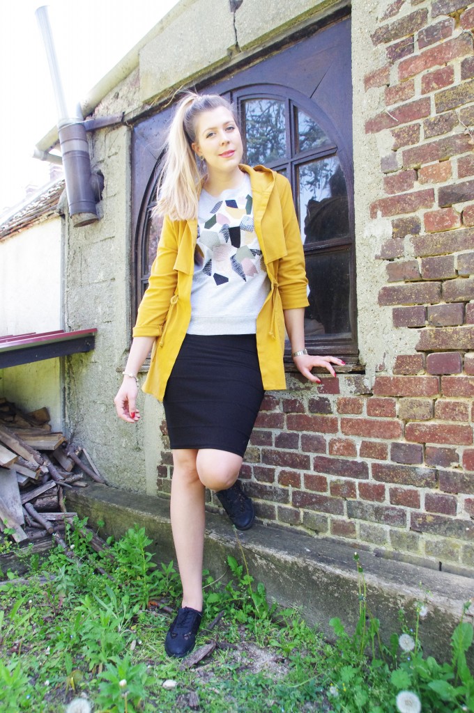 look mi saison, tenue femme tendance 2016, look pluie été, ootd, tenue du jour, blouson léger, belleville, jupe crayon, h&m, sweat manches courtes, freeman porter, drbies légères, derbies femme, derbies dentelle, blog mode, blogueuse mode, lookbook, haul,