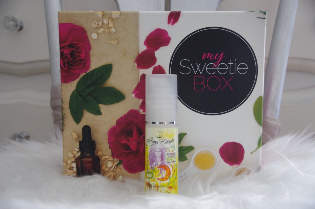 my sweetie box, green potion, box beauté, test, avis, revue, review, unboxing, luna beauté, crème de jour, IMGP2001Dentifrice Tradition Blancheur d'EMAIL DIAMANT , Vernis à ongles COSME NAIL, Crayon khol AVRIL, produits d ebeauté bio, Huile sublime de chez RIVADOUCE, monoi, Eau Micellaire Bio BARBARA GOULD,  Thé Vert au miel ARIZONA, blog beauté, blogueuse beauté