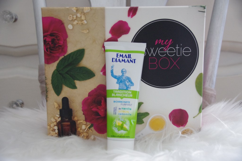 my sweetie box, green potion, box beauté, test, avis, revue, review, unboxing, luna beauté, crème de jour, IMGP2001Dentifrice Tradition Blancheur d'EMAIL DIAMANT , Vernis à ongles COSME NAIL, Crayon khol AVRIL, produits d ebeauté bio, Huile sublime de chez RIVADOUCE, monoi, Eau Micellaire Bio BARBARA GOULD,  Thé Vert au miel ARIZONA, blog beauté, blogueuse beauté