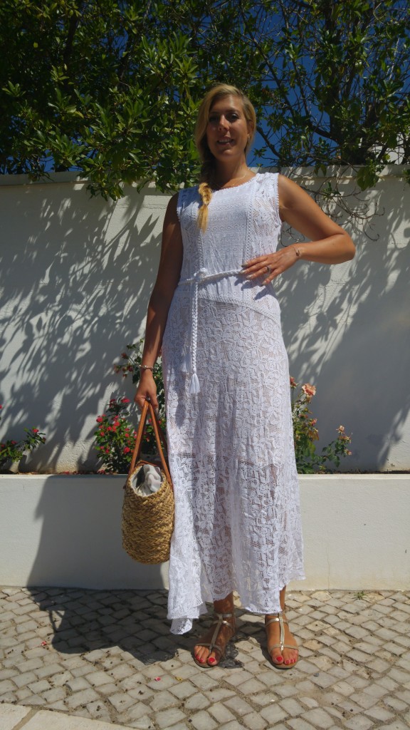 les topeziennes, derhy, sandales cuir, spartiates cuir, robe bohème, robe crochet, robe blanche, sac paille, panier osier, look plage, balade bord de mer, portugal vacances, blog mode, blogueuse mode, tenue du jour, ootd, tenue d'été, look boho, look gipset 