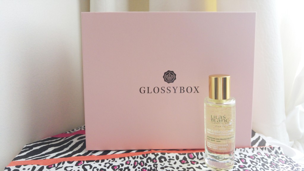 glossybox, gimme brow, benefit,  lip parfait, triple cosmetics, huile merveilleuse, lilas blanc, shampoing catharsis, minus 417, shampoing israélien, signal white now chic, dentifrice blanchisseur, test, avis, revue, haul, unboxing, blog beauté, blogueuse beauté, box beauté, box femme, abonnement box