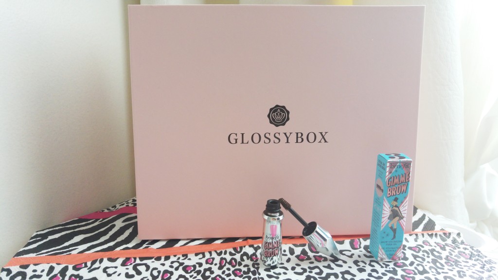 glossybox, gimme brow, benefit,  lip parfait, triple cosmetics, huile merveilleuse, lilas blanc, shampoing catharsis, minus 417, shampoing israélien, signal white now chic, dentifrice blanchisseur, test, avis, revue, haul, unboxing, blog beauté, blogueuse beauté, box beauté, box femme, abonnement box