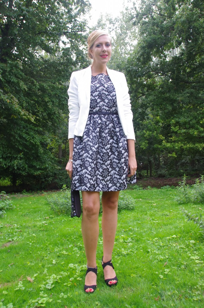 look mariage, tenue cérémonie, robe derhy, blazer blanc, sandales cobijoux perles, pochettes paillettes, pochette sequins, newlook, look noir et blanc, b&w, tenue du jour, ootd, ootn, mode femme, blog mode, blogueuse mode