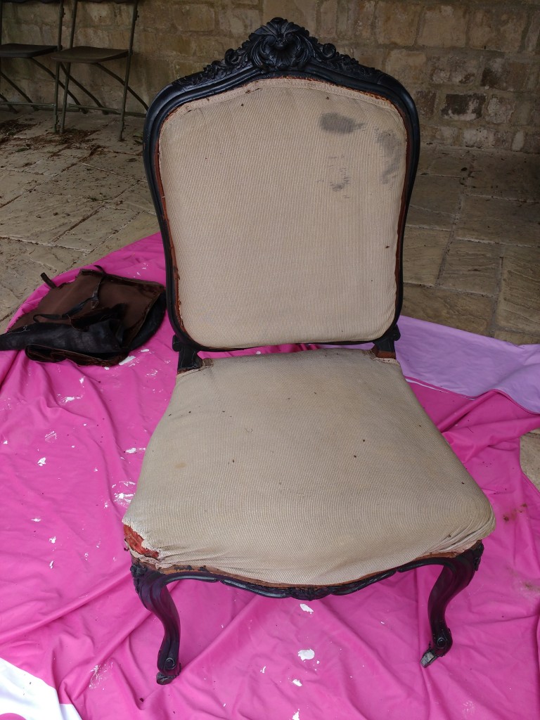 customisation, diy, fauteuil voltaire, retapisser un fauteuil, tapisser un fauteuil, refaire un fauteuil, tutoriel, pas à pas, blog diy, blogueuse diy, loisirs créatifs, 