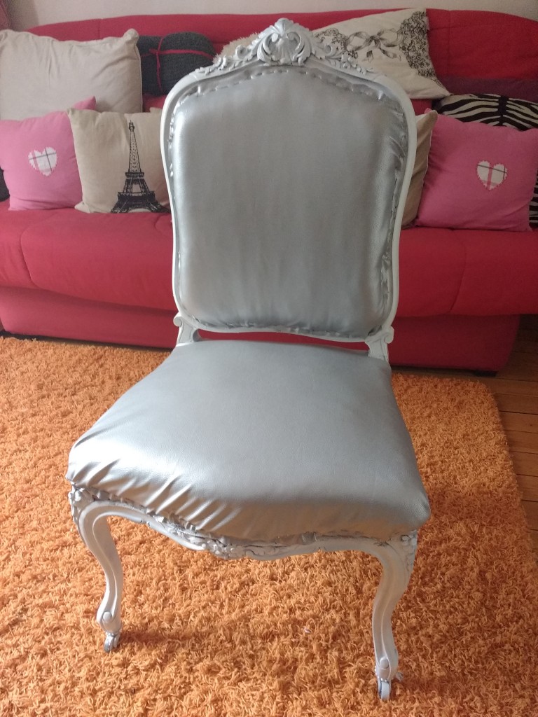 customisation, diy, fauteuil voltaire, retapisser un fauteuil, tapisser un fauteuil, refaire un fauteuil, tutoriel, pas à pas, blog diy, blogueuse diy, loisirs créatifs, 