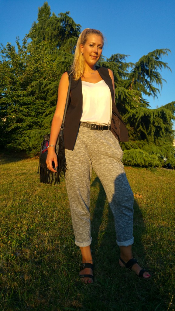 look cool, look dimanche, tenue détente, pantalon relax, top soie, bolero dentelle, sac bourse franges, mim, h&m, les petites bombes, thomas sabo, blog mode, blogueuse mode