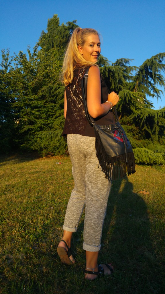 look cool, look dimanche, tenue détente, pantalon relax, top soie, bolero dentelle, sac bourse franges, mim, h&m, les petites bombes, thomas sabo, blog mode, blogueuse mode