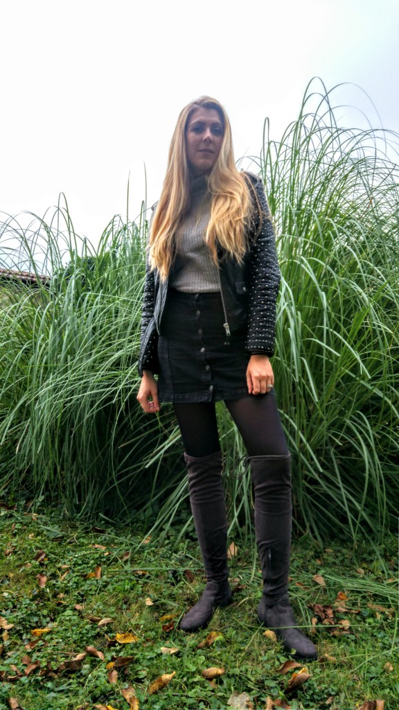 sleek, matte me, birthday suite, liquid mate, encre à lèvres, shoker, choker, ras du cou, claire's, h&m, boucles d'oreilles dior, bijoux ethniques, cuissardes suédine, cuissardes grise, cuissardes pas cher, look cuissardes, jupe en jean noir, jupe rétro, jupe seventies, new yorker, pull épaules nues, épaules dénudées pull, primark, paris primark, perfecto clouté, cuir clouté, american retro, schott, look ninetees, look rétro, look old school, ootd, ootn, tenue du jour, blog mode, blogueuse mode