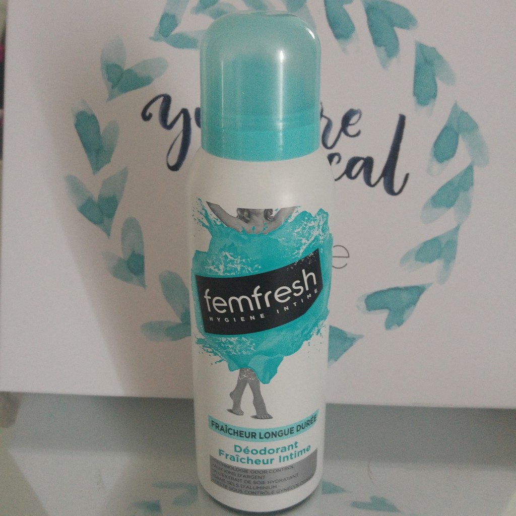Box beauté, my sweetie box, coffert beauté, cadeau femme pas cher, cosmetiques petit prix, test, avis, revue, review, unboxing, déballage,     Déodorant Fraîcheur Intime – Femfresh,   Crème visage et corps Arbre à Thé – nelsons , Échantillon Lait corporel Derma Spa nutriessence 3 , Contour des yeux sur hydratant Jeunesse – Rexaline,  Crayon Khôl eyeliner teinte argent – Miss Europe, Top Coat matifiant – Serr’Ongle, Crème hydratante jour et nuit Clairjoie, Masque doux aux extraits de concombre – Evoluderm, blog beauté, blogueuse beauté