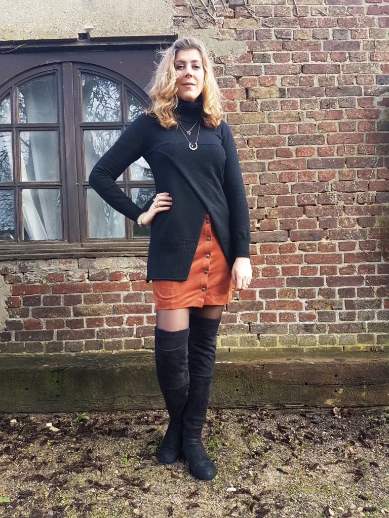 look, ootd, tenue du jour, vintage, seventies, jupe en cuir, jupe daim, jupe suédine, fripes belgique, babou, pull assymétrique, pull destructuré, look soirée, look tendance, blog mode, blogueuse mode