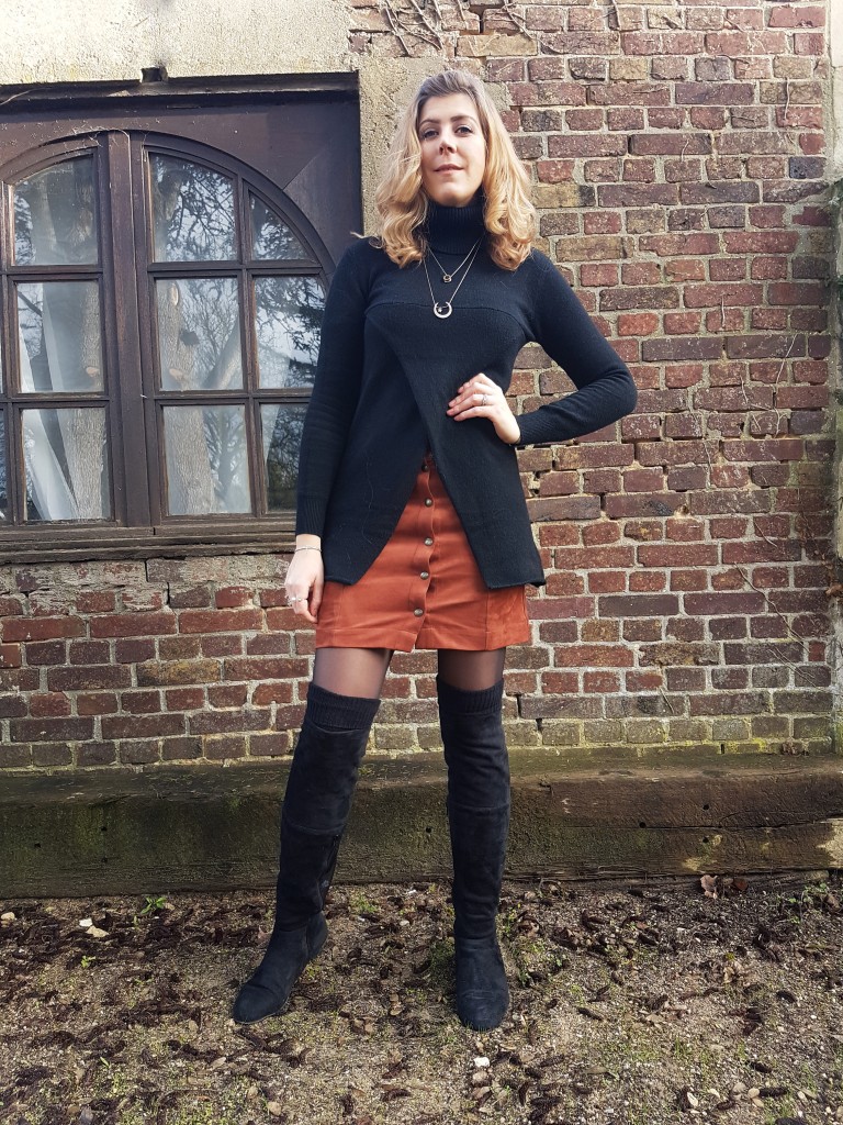 look, ootd, tenue du jour, vintage, seventies, jupe en cuir, jupe daim, jupe suédine, fripes belgique, babou, pull assymétrique, pull destructuré, look soirée, look tendance, blog mode, blogueuse mode