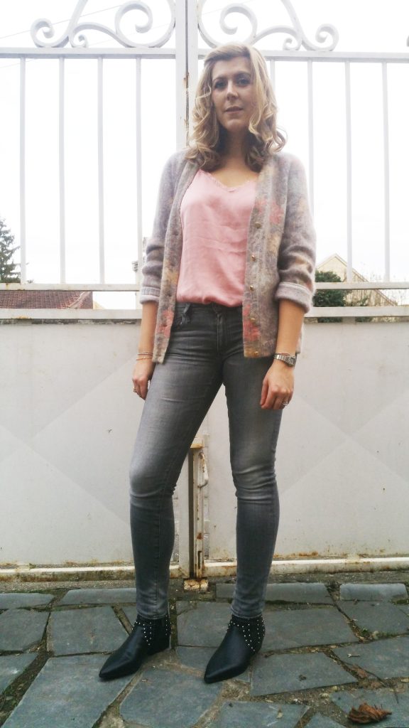 look, ootd, ootn, tenue du jour, blog mode, blogueuse mode, vintage, gilet fleuri, top lingerie, top dentelle, promod, jean gris, denim & supply, ralph lauren, boots cloutées, chelsea boots, mango,