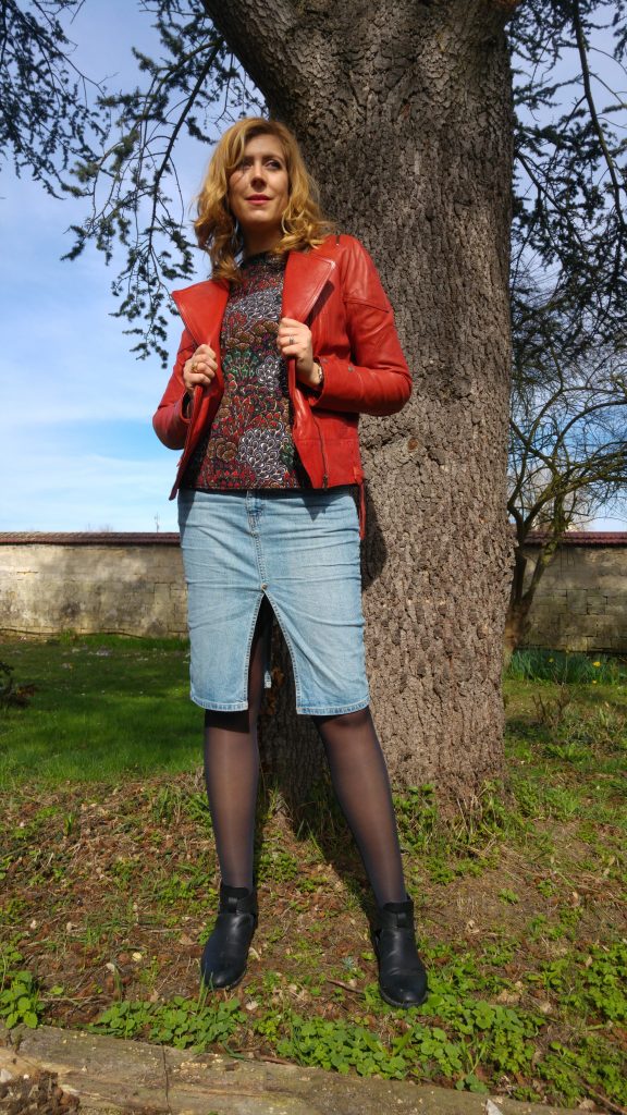 look femme, ootd, ootn, top peplum, cuir bordeaux, perfecto rouge, american retro, levi's, vintage, jupe fendue devant, boots cut out, babou, wax, look tendance, look printemps, blog mode, blogueuse mode