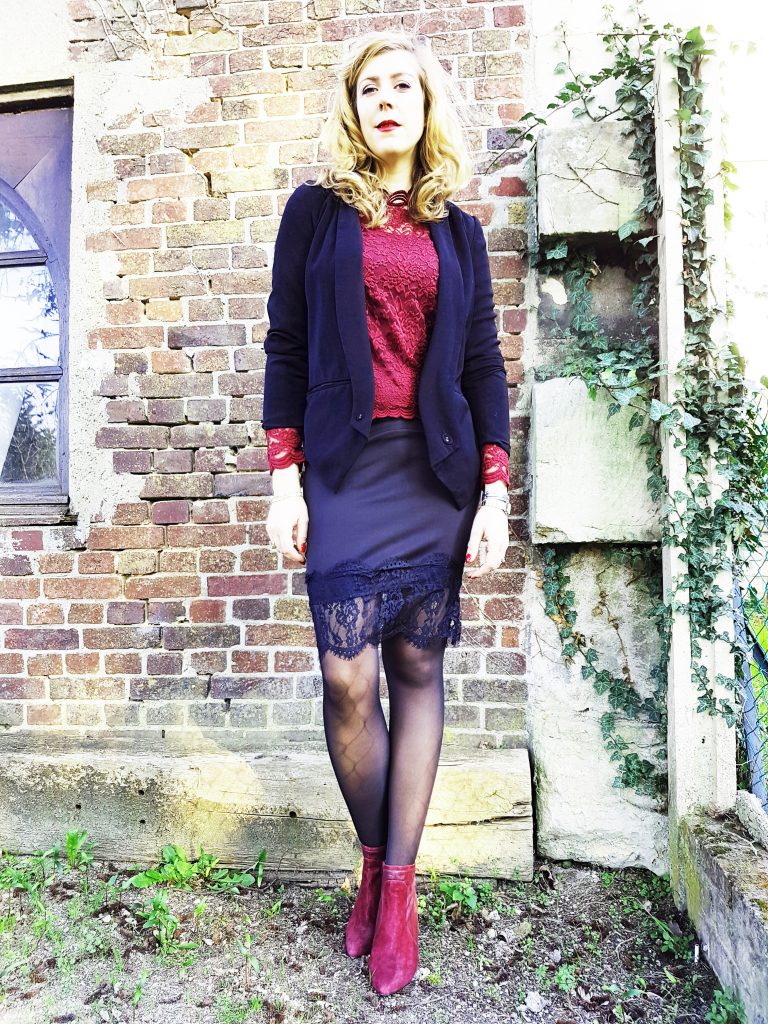 look, ootd, ootn, tenue du jour, lace, dentelle, jupe dentelle, blazer, veste de smocking femme, bottines bordeaux, bottines suédine, promod, babou, primark, look femme pas cher, tenue cérémonie petit prix femme, blog mode, blogueuse mode