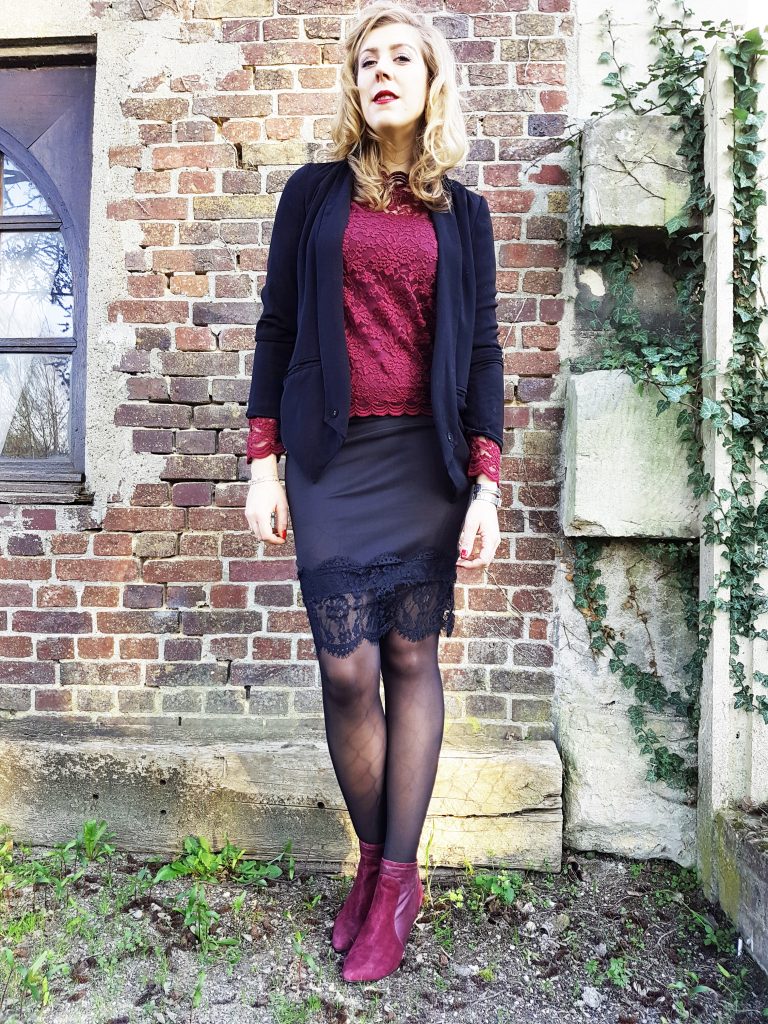 look, ootd, ootn, tenue du jour, lace, dentelle, jupe dentelle, blazer, veste de smocking femme, bottines bordeaux, bottines suédine, promod, babou, primark, look femme pas cher, tenue cérémonie petit prix femme, blog mode, blogueuse mode