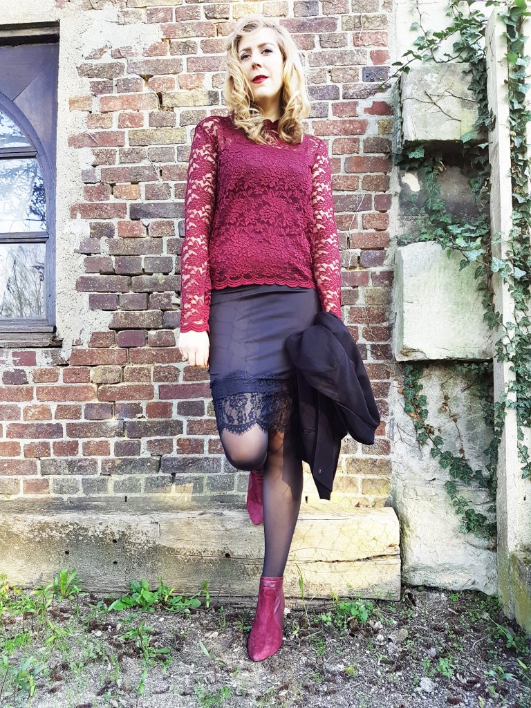 look, ootd, ootn, tenue du jour, lace, dentelle, jupe dentelle, blazer, veste de smocking femme, bottines bordeaux, bottines suédine, promod, babou, primark, look femme pas cher, tenue cérémonie petit prix femme, blog mode, blogueuse mode