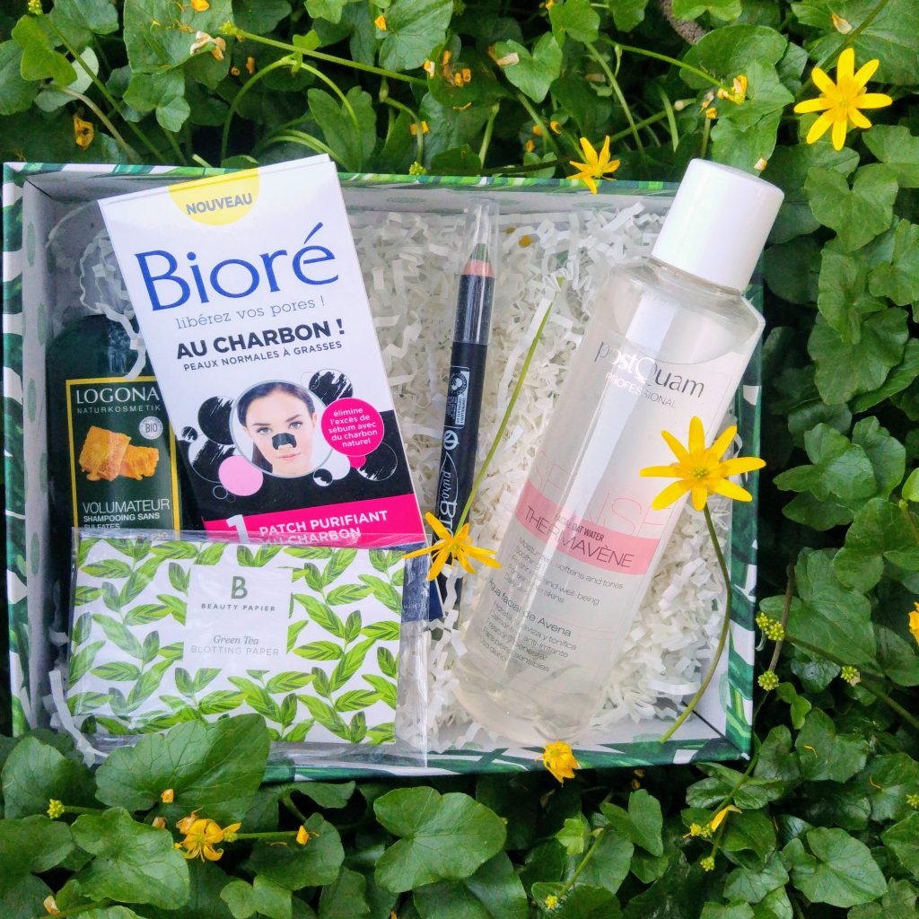 Glossybox, we love green, cosmétiques bio, vegan, healthy, cruelty free, Beauty Papier Green Tea Blotting Paper, papier matifiant, zone T qui brille, test,a vis, revue, review, Logona Shampoing volumateur bière et miel bio, sahmpoing bio, shampoing sans silicones, PuroBIO Cosmetics  Crayon à paupières n°13 Vert Feuille, jumbo yeux panthone, fard gras kaki, Bioré Patchs Purifiants au charbon, patchs point noirs, désincruster zone T, points noirs zone T, eau micellaire, Postquam Cosmetic Thermavène Oat, blog beauté, blogueuse beauté