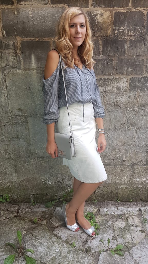 Look, tenue du jour, ootd, lookbook, blog mode, blogueuse mode, kiloshop, friperie pas chere paris, friperie picardie, friperie oise, jupe en cuir blanc, jupe en cuire creme, babou, h&m, hm, ootn, look sortie entre copines, look diner entre amis, look gris et blanc