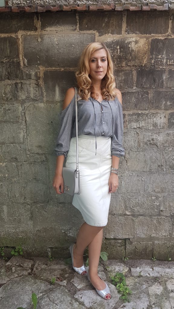 Look, tenue du jour, ootd, lookbook, blog mode, blogueuse mode, kiloshop, friperie pas chere paris, friperie picardie, friperie oise, jupe en cuir blanc, jupe en cuire creme, babou, h&m, hm, ootn, look sortie entre copines, look diner entre amis, look gris et blanc