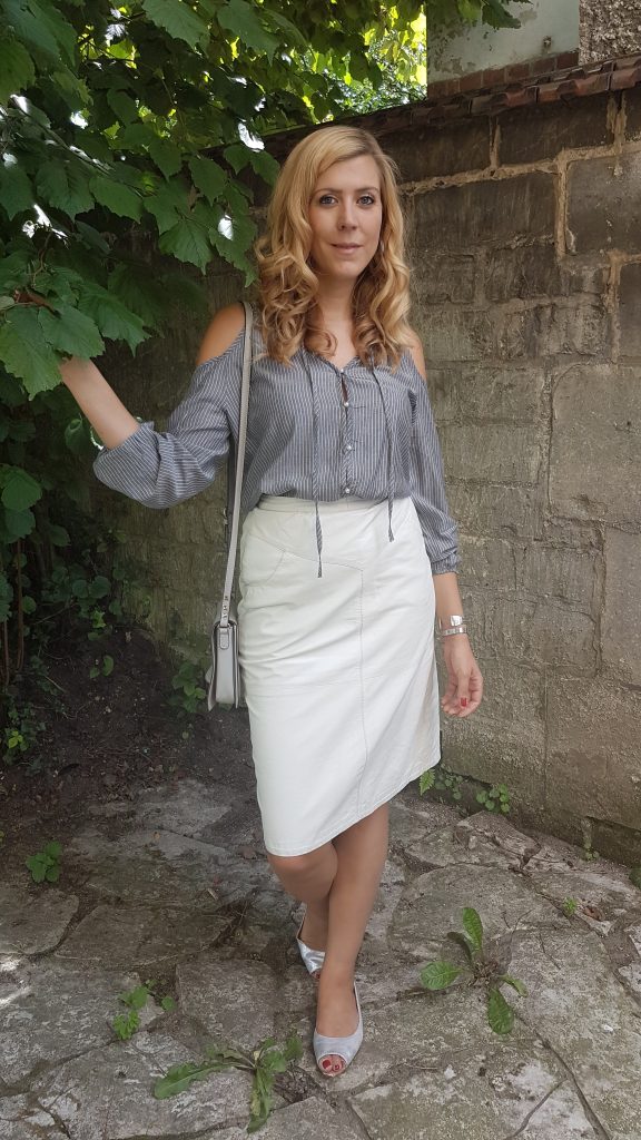 Look, tenue du jour, ootd, lookbook, blog mode, blogueuse mode, kiloshop, friperie pas chere paris, friperie picardie, friperie oise, jupe en cuir blanc, jupe en cuire creme, babou, h&m, hm, ootn, look sortie entre copines, look diner entre amis, look gris et blanc