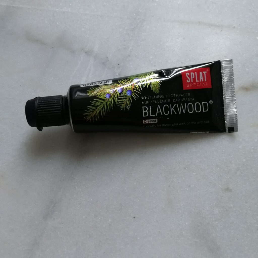 Glossybox, arty, unboxing, revue, haul, test, avis, Eye liner Fierce Flicks CIATÉ LONDON, JUMBO Suede Lips RODIAL , SILIGEL BLENDER STY LONDON, swatch, Dentifrice Blackwood SPLAT, shampoing PUREOLOGY, 