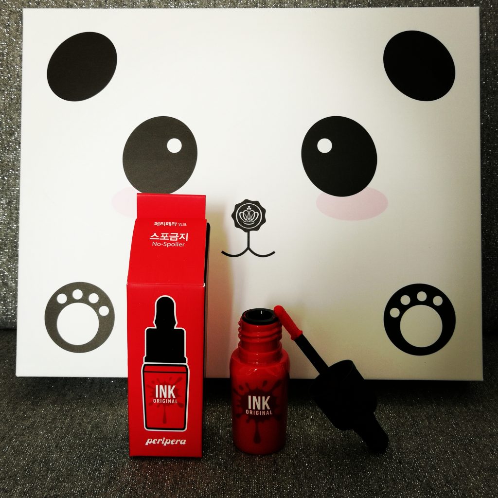 Panda box, édition limlitée, box exclusive, Glossybox, produits de beauté asiatiques, produits de beauté coréens, beauté asiatique, beautypapier, tonique à la chrysantème, clio cosmetics, encre à lèvres très pigmentée, skinfood, black sugar scrub, poudre de bulle, baume à lèvres kokeshi,  Kawaiienterprise, panda headband, bandeau panda, bandeau maquillage, bernard forever, tatoo kawaii, tatouage kawaii, taouage epehemere, test, avis, haul, unoboxing, blog beauté, blogueuse beauté