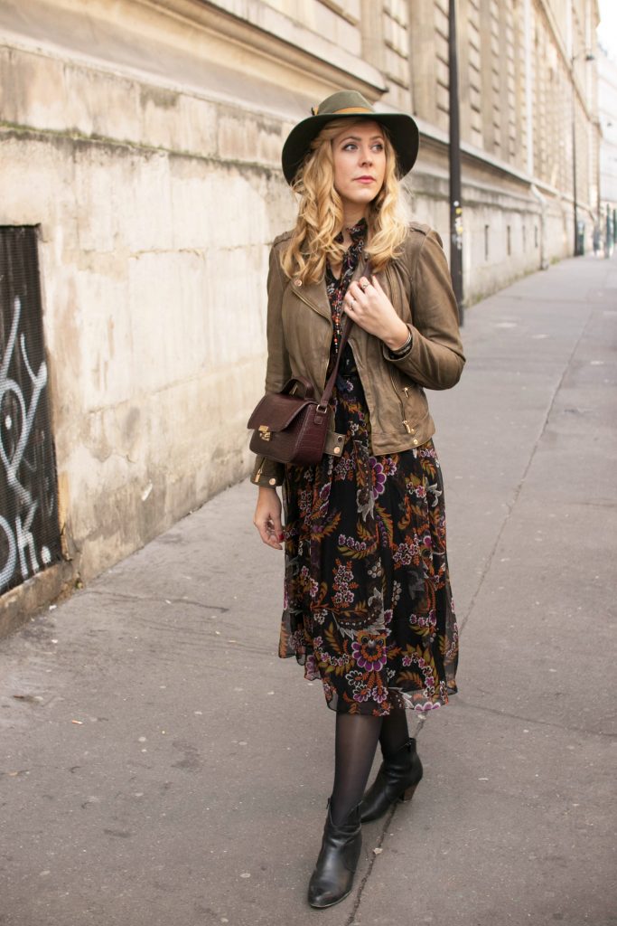 look, ootd, ootn, look boheme, look boho, tendance femme, look robe fleuri, robe boheme, robe fluide, derhy, fedora, customisation chapeau, diy chapeau, sac croco bordeaux, kiabi, perfecto kaki, cuir, vintage, blogueuse mode, blog mode paris, inspiration look femme