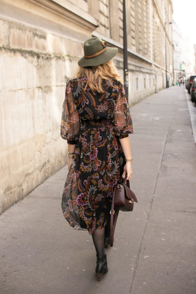 look, ootd, ootn, look boheme, look boho, tendance femme, look robe fleuri, robe boheme, robe fluide, derhy, fedora, customisation chapeau, diy chapeau, sac croco bordeaux, kiabi, perfecto kaki, cuir, vintage, blogueuse mode, blog mode paris, inspiration look femme